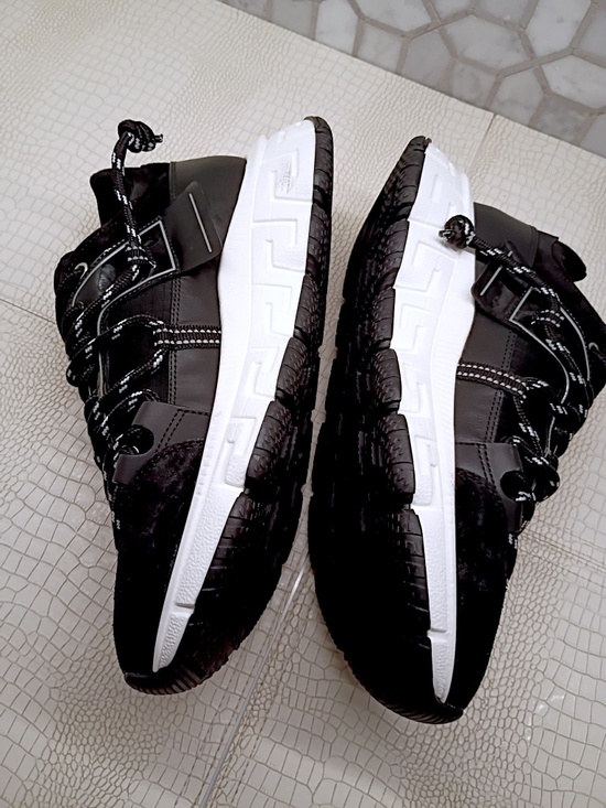 Rare  Brand New Classic Elegant Versace Trigreca Black Sneakers Size 40 EU main image 15
